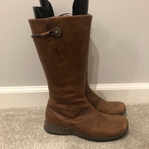 Teva Montecito Boots - Brown Size 7